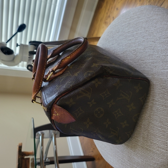 Authentic Louis Vuitton Speedy 25 Monogram Canvas Vintage Handbag. w/COA. - Picture 3 of 12
